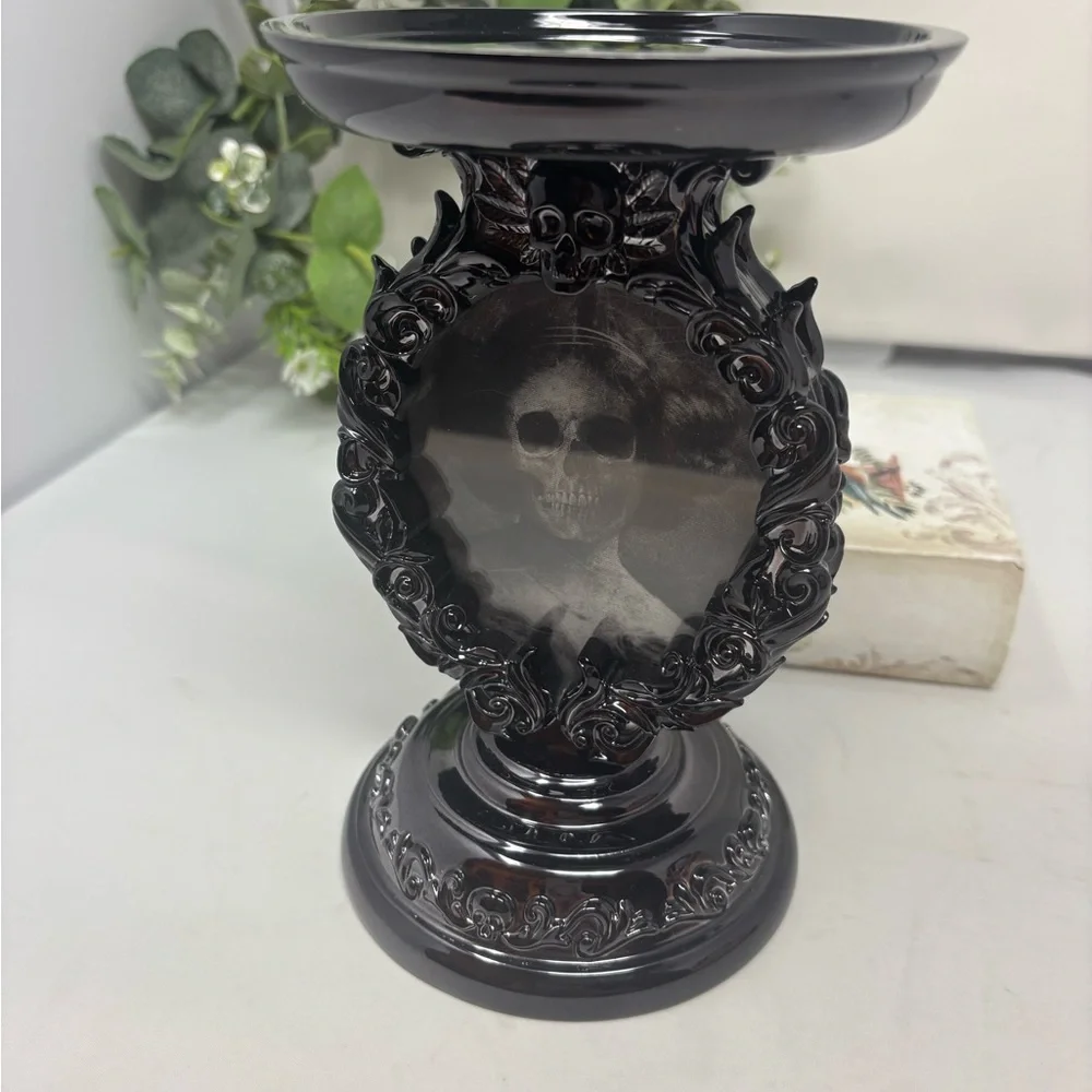 Bath and Body Works Halloween Holographic Portrait Skeleton Candle‎ Holder 2023